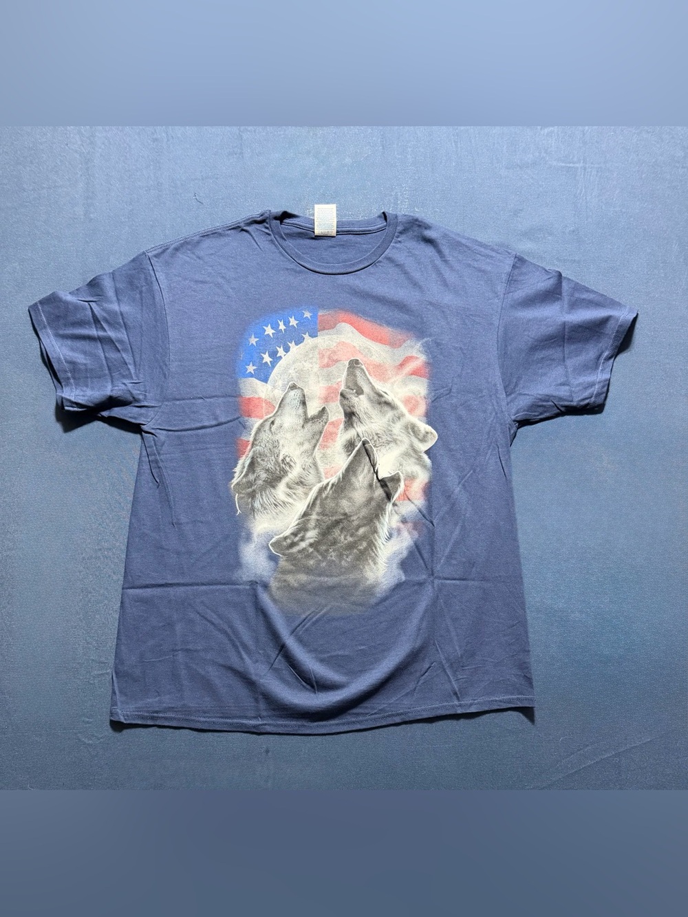 100% Cotton XL NWOT Delta Apparel Three Howling Wolves American Flag Graphic Tee